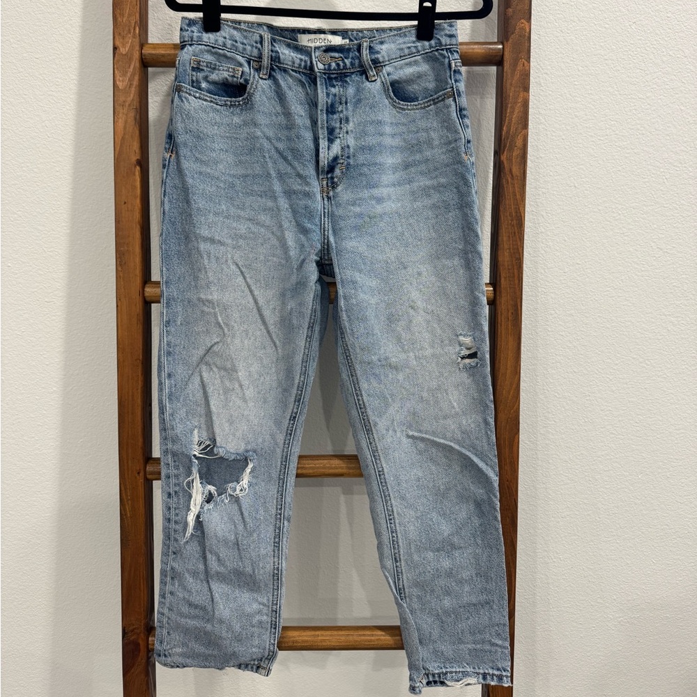 Classic Light Blue Straight Leg Jeans — Casual Distressed Style